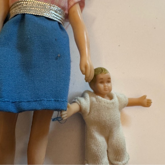 vintage 1988 Horsman dollhouse family set Mother Father Brother And Baby - Picture 5 of 8